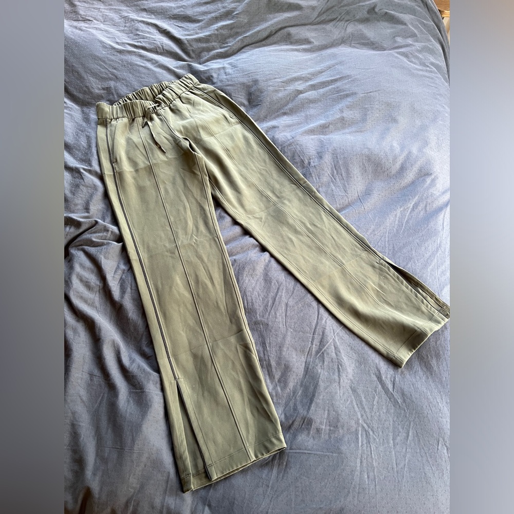 Lululemon green wide leg pants, size 2